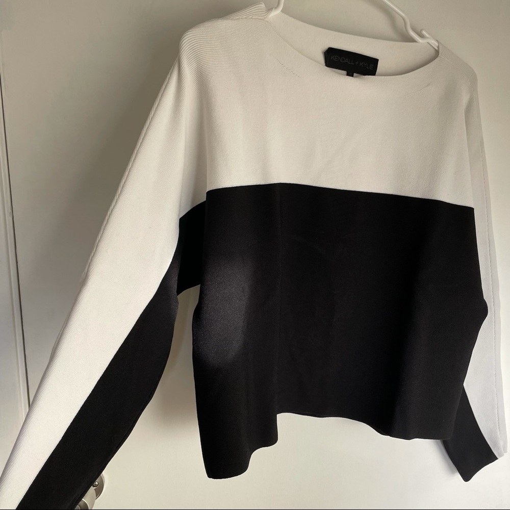 Kendal and Kylie Color block black and white Sweater - Picture 3 of 6